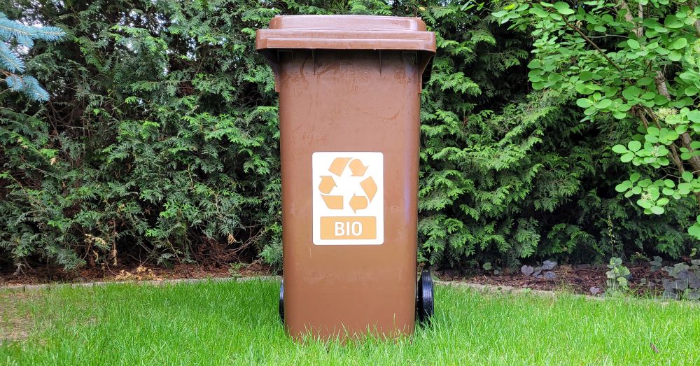 Pojemniki na odpady BIO w Gminie Dobra - segregacja, oznakowanie, problemy
