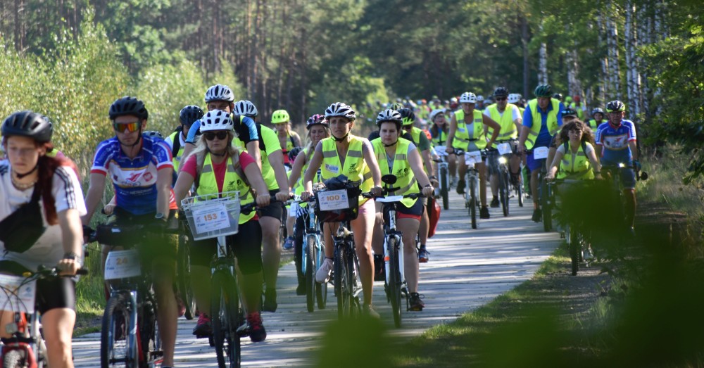 Ponad 350 rowerzystów w rodzinnym rajdzie na Świdwie z Gryfusem!